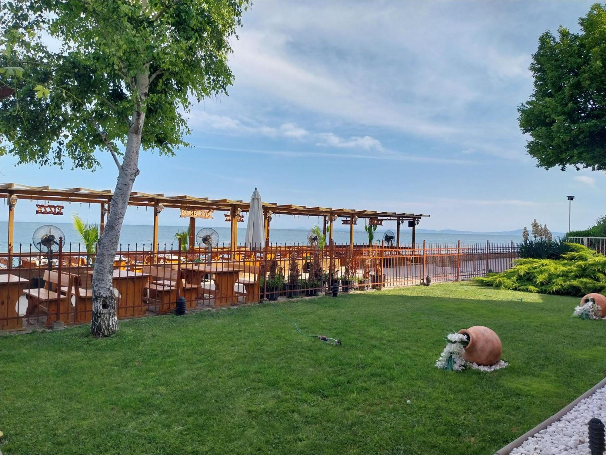 Aura Family Hotel Равда Экстерьер фото